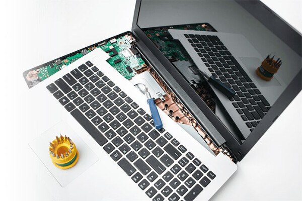 Na co zwrócić uwagę przy wyborze serwisu naprawy laptopów