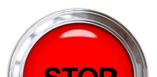 Do czego służy przycisk na słuchawkach?