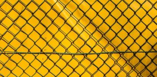 Do czego służy siatka w słuchawkach?