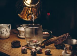 Czy czajnik podłączony do prądu pobiera prąd?