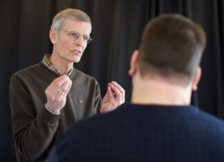 Czy można rozmawiać przez telefon podczas ładowania?