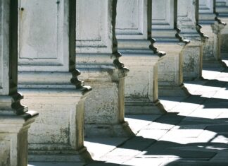 Do kogo należy marka Oppo?