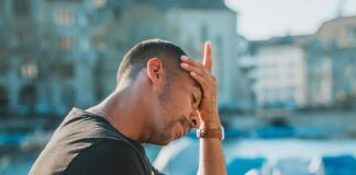 Czy od słuchawek może boleć głowa?